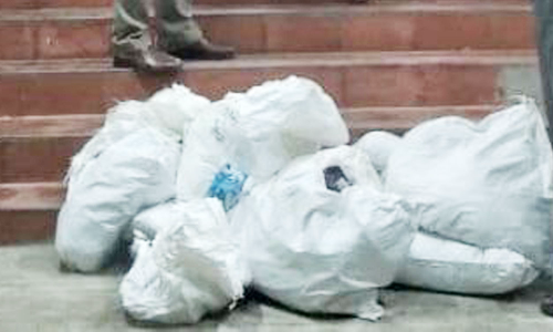 வீட்டில் பதுக்கிய ரூ.7 லட்சம் குட்கா பறிமுதல்