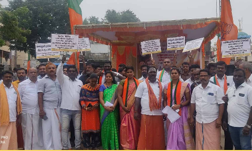 பால் விலை உயர்வை கண்டித்து பொன்னேரியில் பா.ஜ.க. கண்டன  ஆர்ப்பாட்டம்