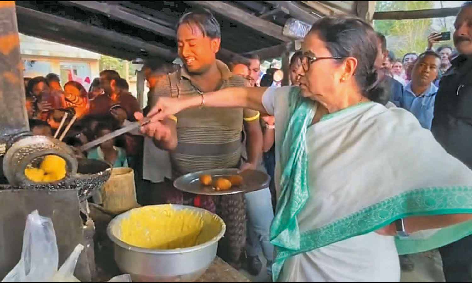 ஜி.எஸ்.டி. செலுத்துவதை நிறுத்துவோம்: மத்திய அரசுக்கு மம்தா பானர்ஜி எச்சரிக்கை ஜி.எஸ்.டி. செலுத்துவதை நிறுத்துவோம்: மத்திய அரசுக்கு மம்தா பானர்ஜி எச்சரிக்கை