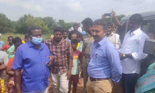 அவினாசி அருகே வீட்டுமனை பட்டா கேட்டு பொதுமக்கள் போராட்டம்