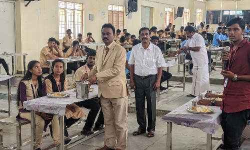 கல்லூரி மாணவர்களுக்கு காலை சிற்றுண்டி திட்டம்: முதல்-அமைச்சர் மு.க.ஸ்டாலின் தொடங்கி வைத்தார்