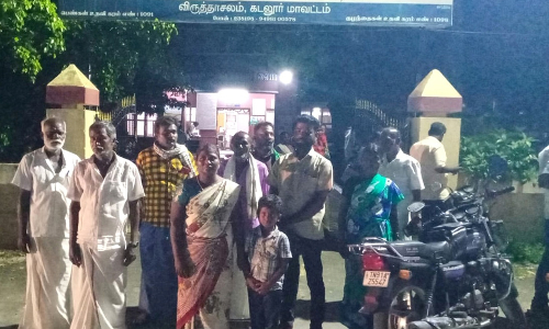 கணவரிடம் சேர்த்து வைக்க கோரி அனைத்து மகளிர்  போலீஸ்  நிலையத்தில் 7 வயது மகனுடன் மனைவி புகார்