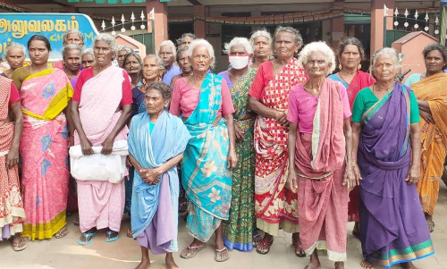 யூனியன் அலுவலகத்தை முற்றுகையிட்ட பெண்கள்