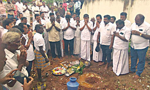 ரூ.30 லட்சத்தில் தொடக்கப்பள்ளி-அங்கன்வாடி மையம்