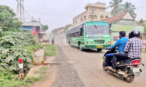 வள்ளியூரில் கிடப்பில் போடப்பட்ட திருச்செந்தூர் சாலைப்பணி - தே.மு.தி.க. போராட்டம் அறிவிப்பு