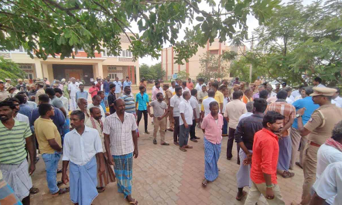 சபாநாயகர் அப்பாவு  நடத்திய பேச்சுவார்த்தையில் உடன்பாடு: சீவலப்பேரி தொழிலாளியின் உடல் உறவினர்களிடம் ஒப்படைப்பு