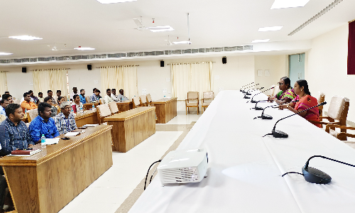 நக்சலைட்டுகள் உருவாகாமல் தடுப்பது குறித்து வருவாய்த்துறையினருக்கு பயிற்சி