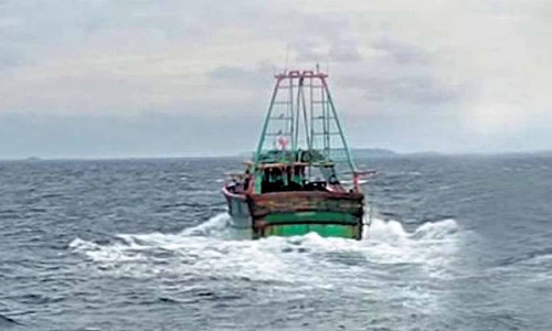 14 இந்திய மீனவர்களை கைது செய்தது இலங்கை கடற்படை