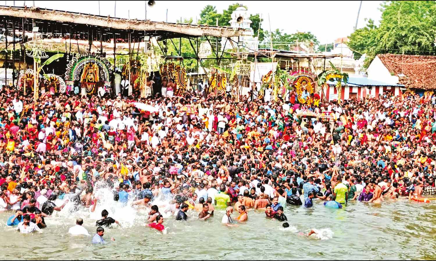 மயிலாடுதுறை காவிரி துலாக்கட்டத்தில் கடைமுக தீர்த்தவாரி