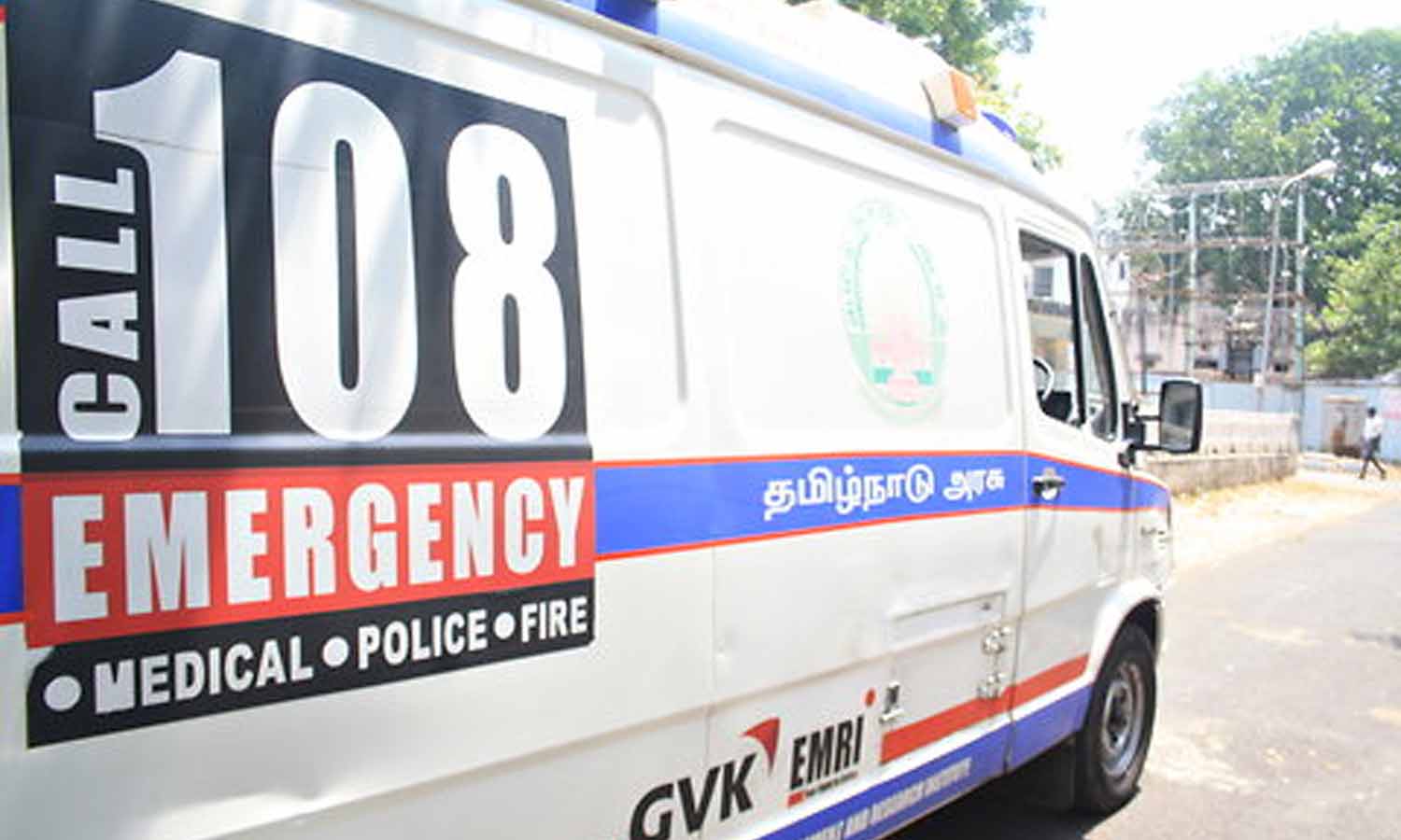 ஓடும் ஆம்புலன்சில் பெண்ணுக்கு குழந்தை பிறந்தது