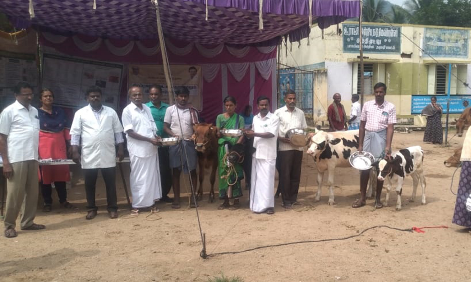 அத்திமுட்லு கிராமத்தில் கால்நடை சுகாதார விழிப்புணர்வு முகாம் அத்திமுட்லு கிராமத்தில் கால்நடை சுகாதார விழிப்புணர்வு முகாம்