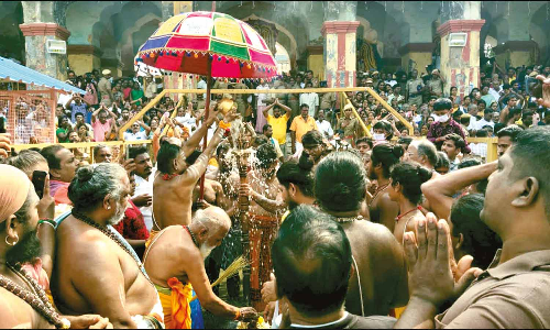 மயிலாடுதுறை காவிரி துலாக்கட்டத்தில் கடைமுக தீர்த்தவாரி