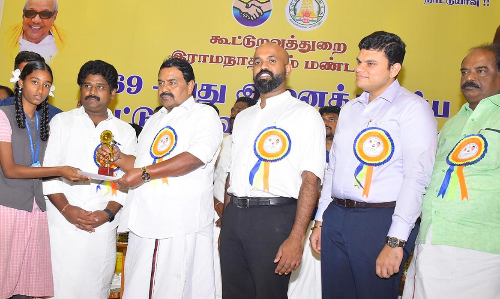 கூட்டுறவு வாரவிழா: நலத்திட்ட உதவிகள் வழங்கிய அமைச்சர்