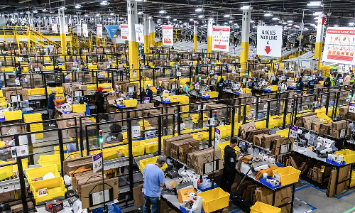 உலகம் முழுவதும் 10 ஆயிரம் பேரை அமேசான் அதிரடியாக நீக்கியது