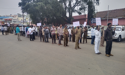 புதிய வாகன சட்டத்தை கண்டித்து கோத்தகிரியில் பேரணி- ஆர்ப்பாட்டம்