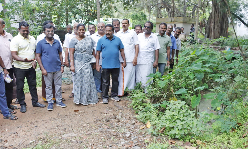 51-வது வார்டுக்குட்பட்ட பகுதியில் சாலைகளை மேம்படுத்த கூடுதல் நிதி ஒதுக்கப்படும் - மேயர் மகேஷ் தகவல்