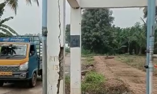 காட்டம்பட்டி அருகே இடிந்து விழும் நிலையில் குடிநீர் தேக்க தொட்டி