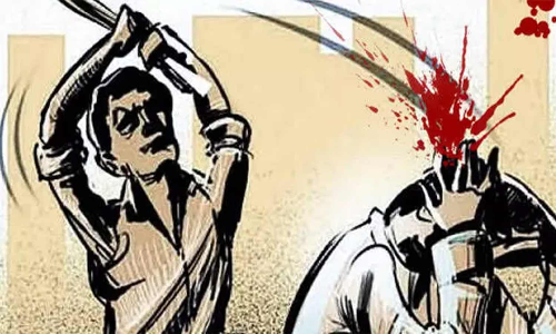 ஆசிரியையை தாக்கிய வாலிபர் கைது