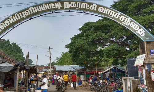 திறந்த வெளி பாராக மாறிய புளியம்பட்டி வாரச்சந்தை