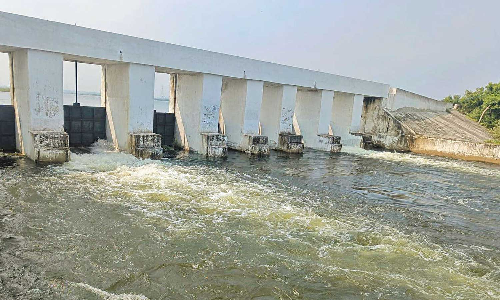 தொடர் கனமழையால் நீர்வரத்து அதிகரிப்பு- முழு கொள்ளளவை எட்டி வரும் நேமம் ஏரி