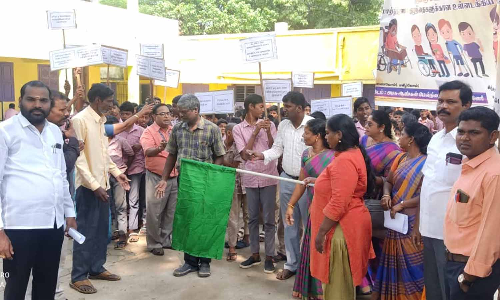 பொன்னேரியில் பள்ளி கல்வித்துறை சார்பில் மாற்றுத்திறனாளிகள் நலன் குறித்த விழிப்புணர்வு