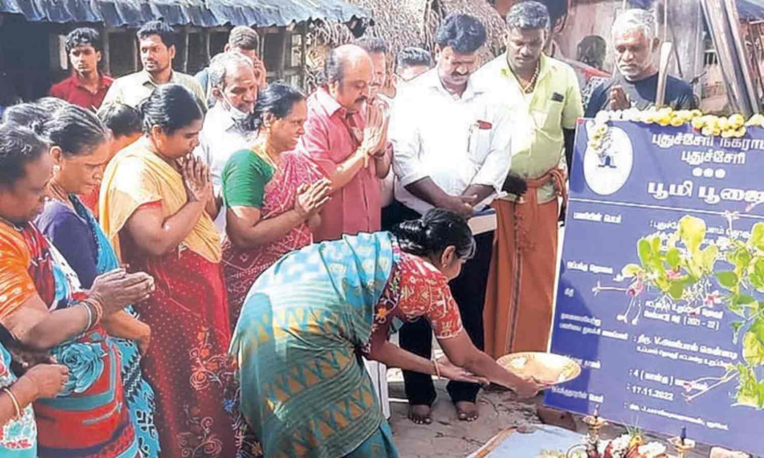 சாலை மேம்படுத்தும் பணி- கென்னடி எம்.எல்.ஏ. தொடங்கி வைத்தார் சாலை மேம்படுத்தும் பணி- கென்னடி எம்.எல்.ஏ. தொடங்கி வைத்தார்