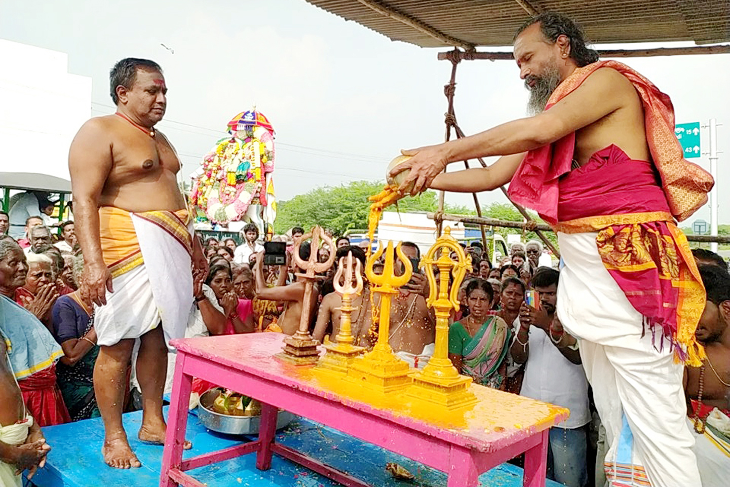தேவகோட்டை விருசுழி ஆற்றில் தீர்த்தவாரி