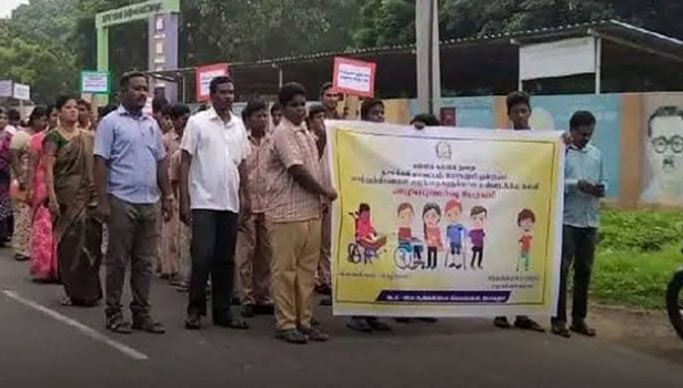 மோகனூர், பரமத்தியில் மாற்றுத்திறன் குழந்தைகளை பள்ளியில் சேர்த்தல் குறித்த விழிப்புணர்வு பேரணி மோகனூர், பரமத்தியில் மாற்றுத்திறன் குழந்தைகளை பள்ளியில் சேர்த்தல் குறித்த விழிப்புணர்வு பேரணி