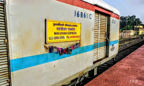 சென்னை நோக்கி வந்த ரெயிலில் தீ விபத்து