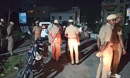 படப்பை அருகே வெடிகுண்டு வீசி பஞ்சாயத்து தலைவர் கொலை