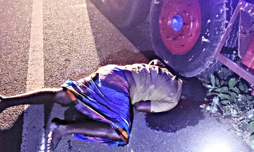 விபத்தில் சிக்கிய லாரியில் இருந்து குதித்த டிரைவர் பலி