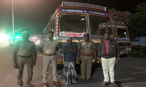 சின்னசேலம் அருகே அதிரடி: லாரியில் கடத்திய 13.5 டன் ரேசன் அரிசி பறிமுதல்