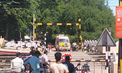 புட்டிரெட்டிபட்டி ரெயில்வே கேட்டால் தொடரும் சிரமங்கள்:  அரசு ஆரம்ப சுகாதார நிலையம் அமைக்க பொதுமக்கள் கோரிக்கை