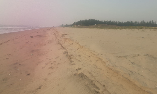 மரக்காணம் பகுதியில் கடல் சீற்றம்- மணல் அரிப்பு