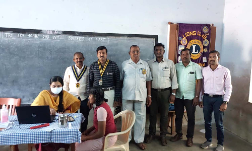 ஆவுடையனூர்  புனித அருளப்பர் பள்ளியில் கண் பரிசோதனை முகாம்