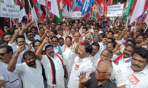 புதுவை தலைமை செயலகத்தை   தி.மு.க. கூட்டணி கட்சியினர் முற்றுகை: எதிர்க்கட்சி தலைவர் சிவா-நாராயணசாமி கைது