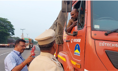 தருமபுரியில் 10 மாதங்களில் நடந்த வாகன சோதனையில்   விதிகளை மீறியவர்களிடம் ரூ.3.5 கோடி அபராதம் வசூல்   -724 வாகனங்கள் பறிமுதல் செய்து முடக்கம்