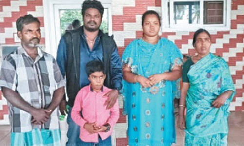 பணத்துக்காக மகனை விற்ற கல்நெஞ்ச பெண்:  4 வருடங்களுக்கு பின் கண்டுபிடித்து மீட்ட தந்தை   -வளர்த்தவர்கள் கண் கலங்கி, விட்டு சென்றனர்