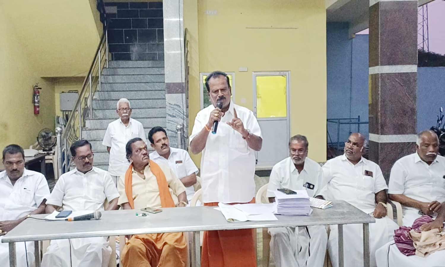 அரக்கோணம் மேற்கு ஒன்றிய தி.மு.க. செயல் வீரர்கள் கூட்டம் அரக்கோணம் மேற்கு ஒன்றிய தி.மு.க. செயல் வீரர்கள் கூட்டம்