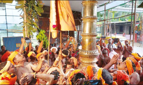 சாமிதோப்பு அருகேஆதிபரன் அரசம்பதியில் திருஏடு வாசிப்பு விழாகொடியேற்றத்துடன் தொடங்கியது