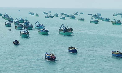 சூறாவளி காற்று எச்சரிக்கை- ராமநாதபுரம் மாவட்ட மீனவர்கள் கடலுக்கு செல்ல தடை