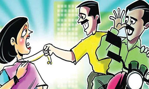 பெண்ணிடம் 7 பவுன் செயின் பறிப்பு