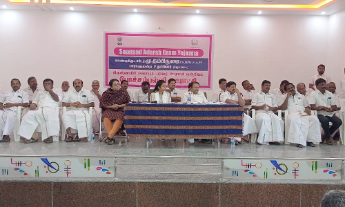 மத்திய அரசின் திட்டத்தின் கீழ்   போச்சம்பள்ளியை முன் மாதிரி கிராமமாக தத்தெடுத்த தம்பிதுரை எம்.பி.