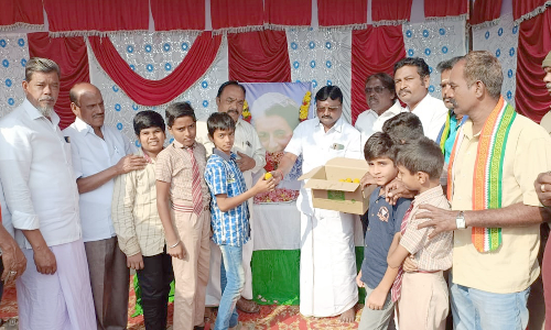 கிருஷ்ணகிரி மாவட்ட காங்கிரஸ் சார்பில்  இந்திரா காந்தி பிறந்த நாள் கொண்டாட்டம்