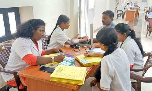 எஸ்.தங்கப்பழம் மருத்துவக் கல்லூரி சார்பில் தென்காசி கலெக்டர் அலுவலகத்தில் மருத்துவ முகாம்