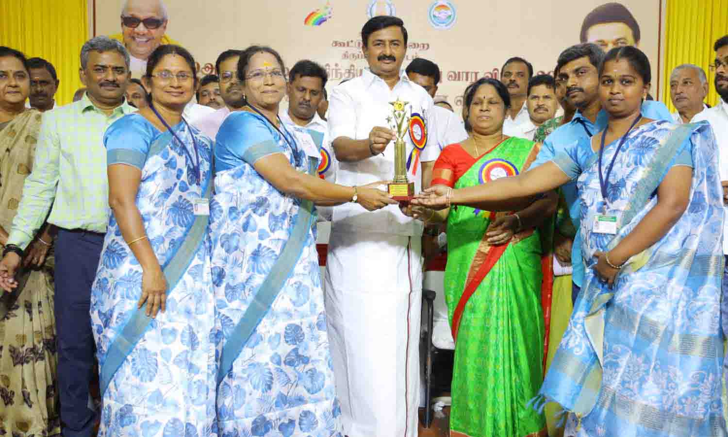 அனைத்திந்திய கூட்டுறவு வார விழாவில் 2056 பயனாளிகளுக்கு ரூ.16.94 கோடி மதிப்பில் கடன் உதவி அமைச்சர்கள் வழங்கினர்