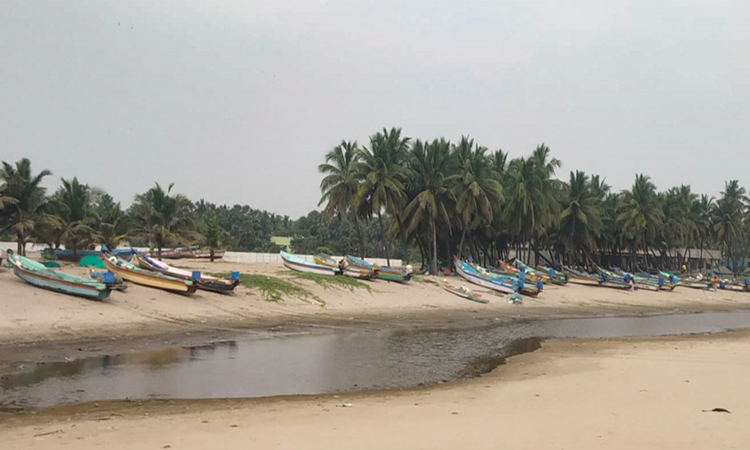 கடலூரில்  கடல் சீற்றத்தால் மீனவர்கள் அச்சம்