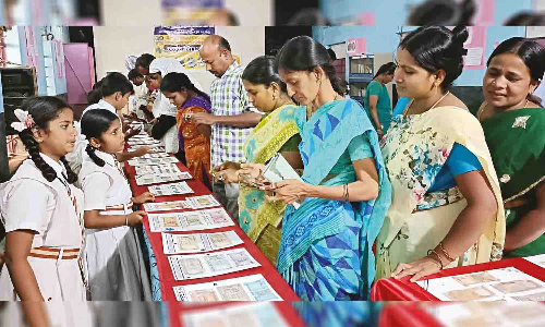 திருப்பூர் பள்ளியில் நாணயங்கள் கண்காட்சி