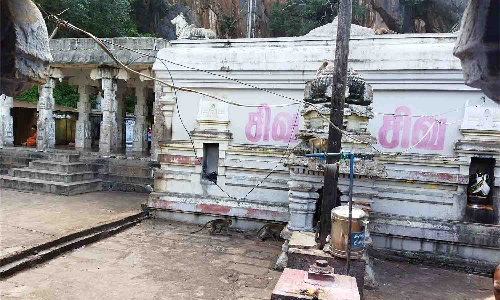 தீர்த்தமலை தீர்த்தகிரீஸ்வரர் கோவிலில்  அடிப்படை வசதிகள் இல்லாமல் அவதிப்படும் பக்தர்கள்  -சுகாதாரம், பாதுகாப்பு கேள்விக்குறி