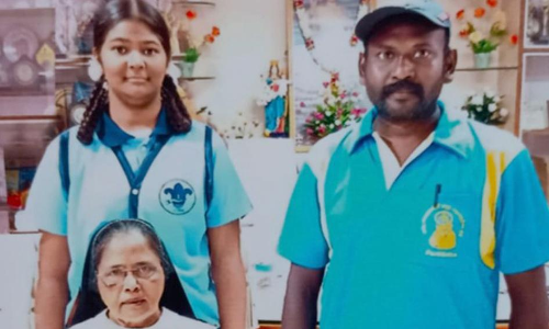 மாநில இறகு பந்து போட்டிக்கு பள்ளி மாணவி தேர்வு